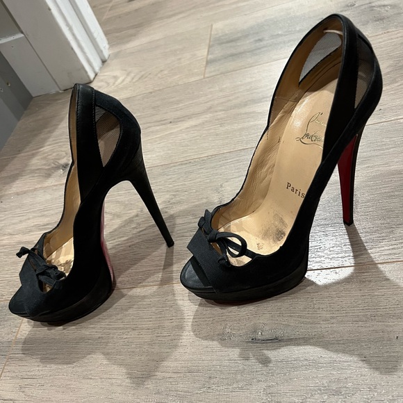 Christian Louboutin: 5 3/4 heel; size 38.5 - Picture 2 of 6